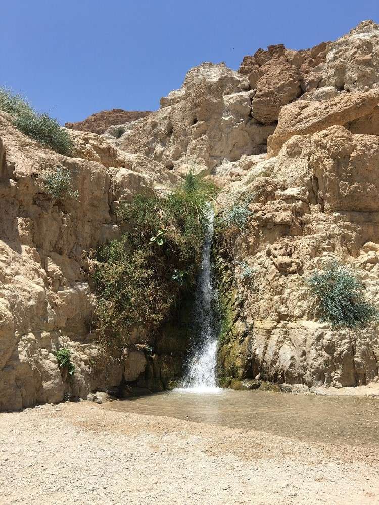 Mistaking the shadows of the mountain for men